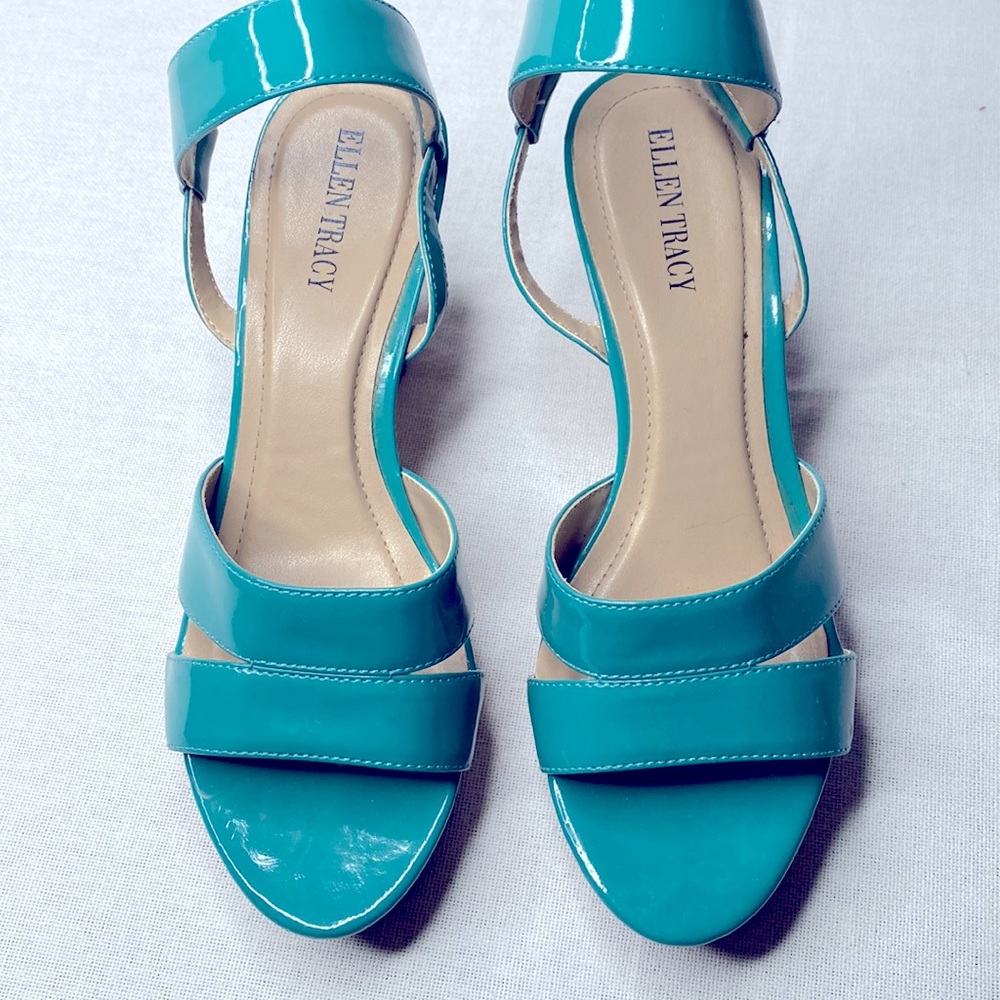 Ellen Tracy Wedge